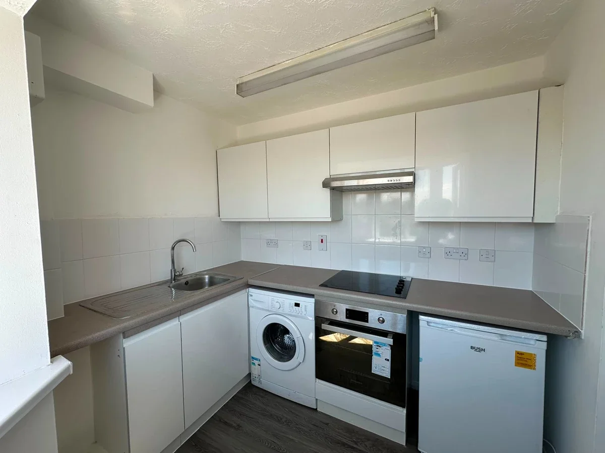 Flat Tennyson Close in Greater London