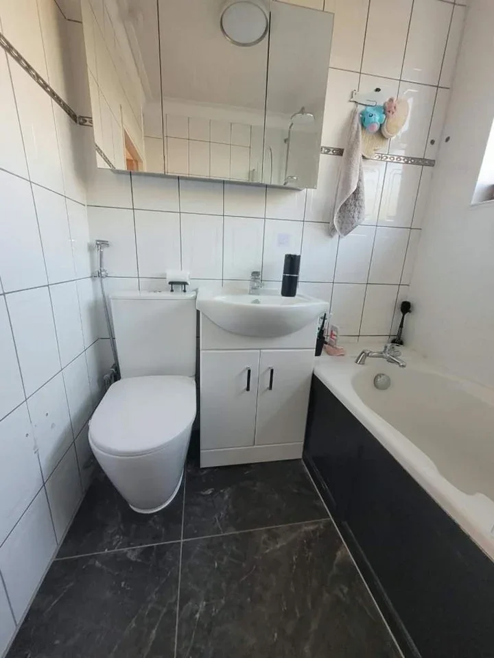 Room Oakfield Park Road in Dartford