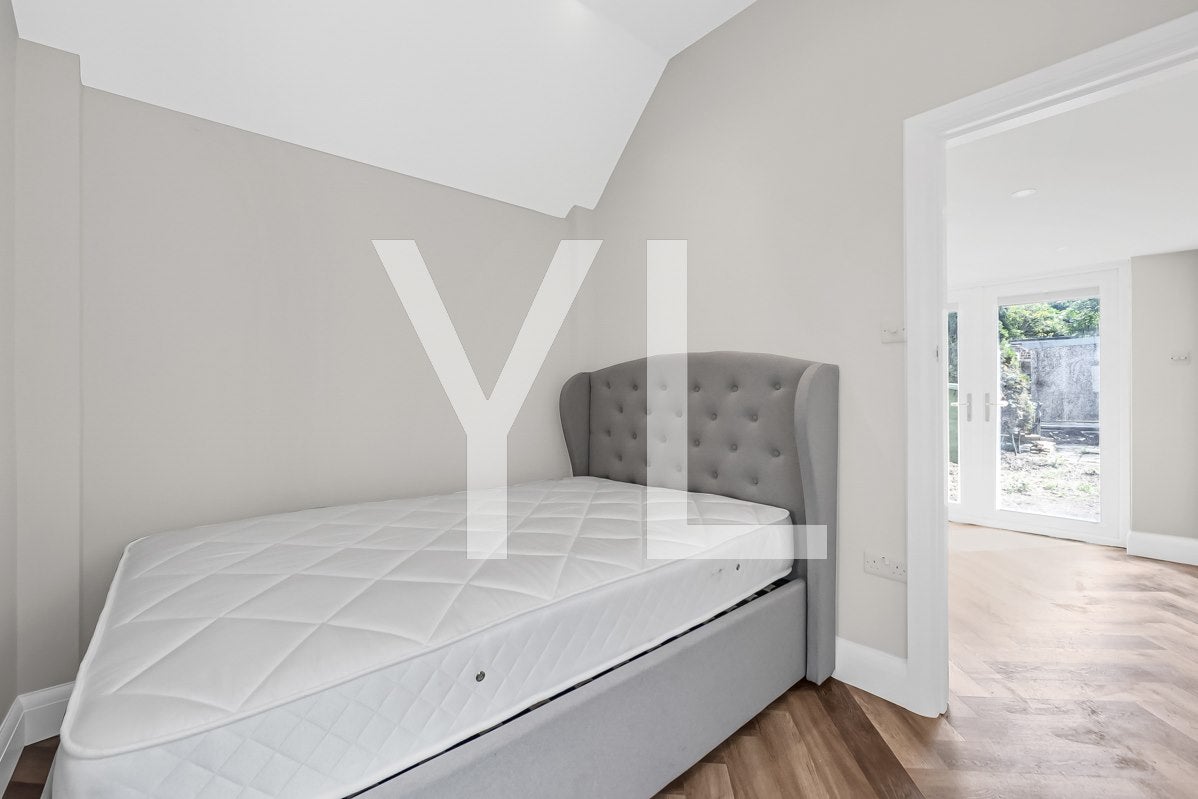 Room Shooters Hill Road in Greater London