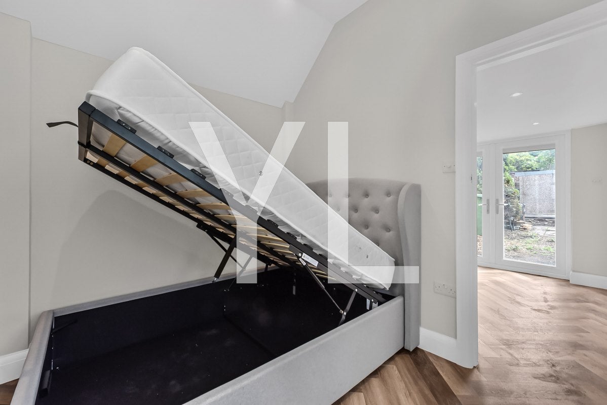 Room Shooters Hill Road in Greater London