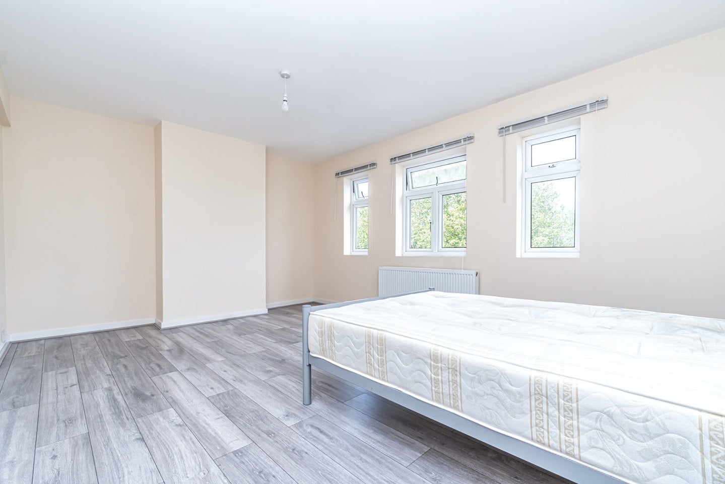 Flat Lower Clapton Road in Greater London