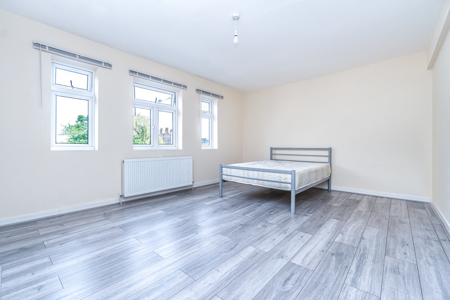 Flat Lower Clapton Road in Greater London