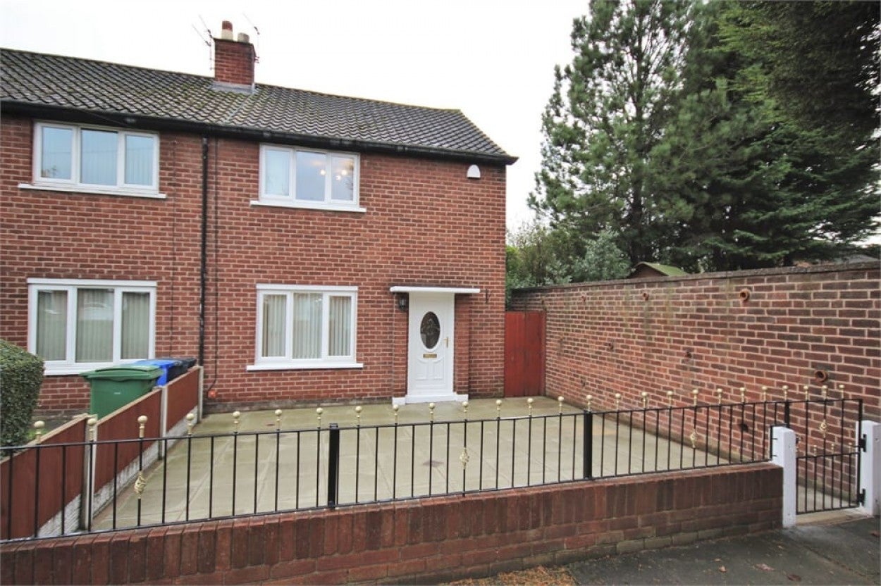 House Hale Road in Widnes