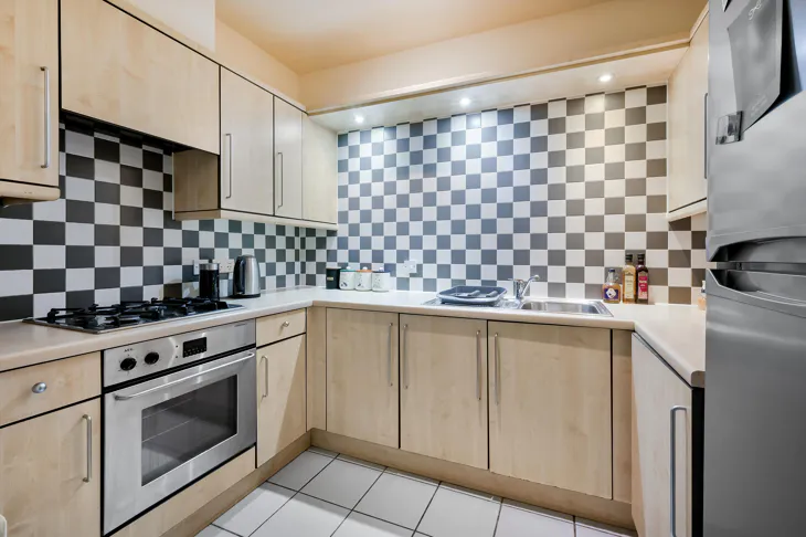 Flat Schooner Close in Greater London