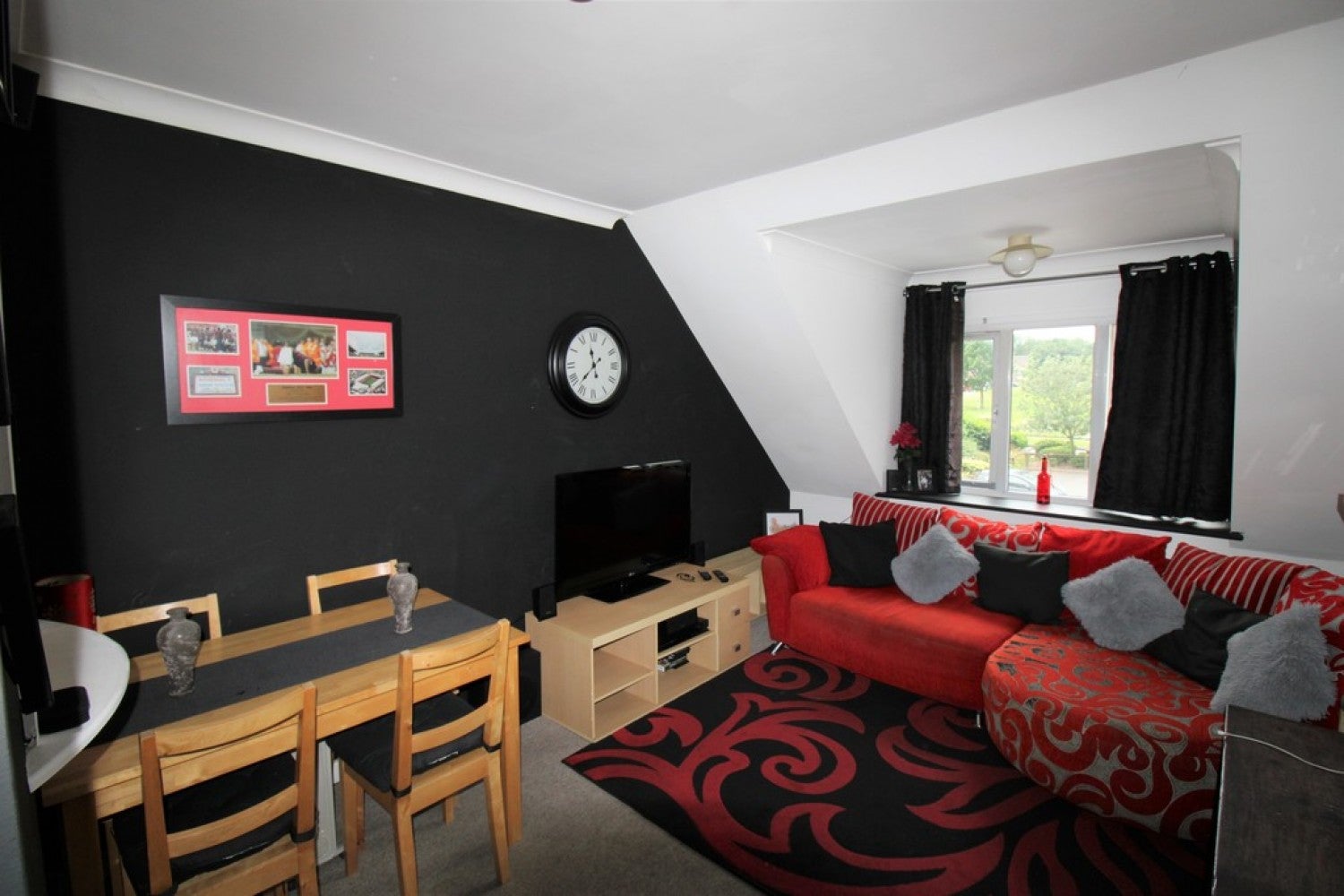 Flat Mollison Drive in Greater London