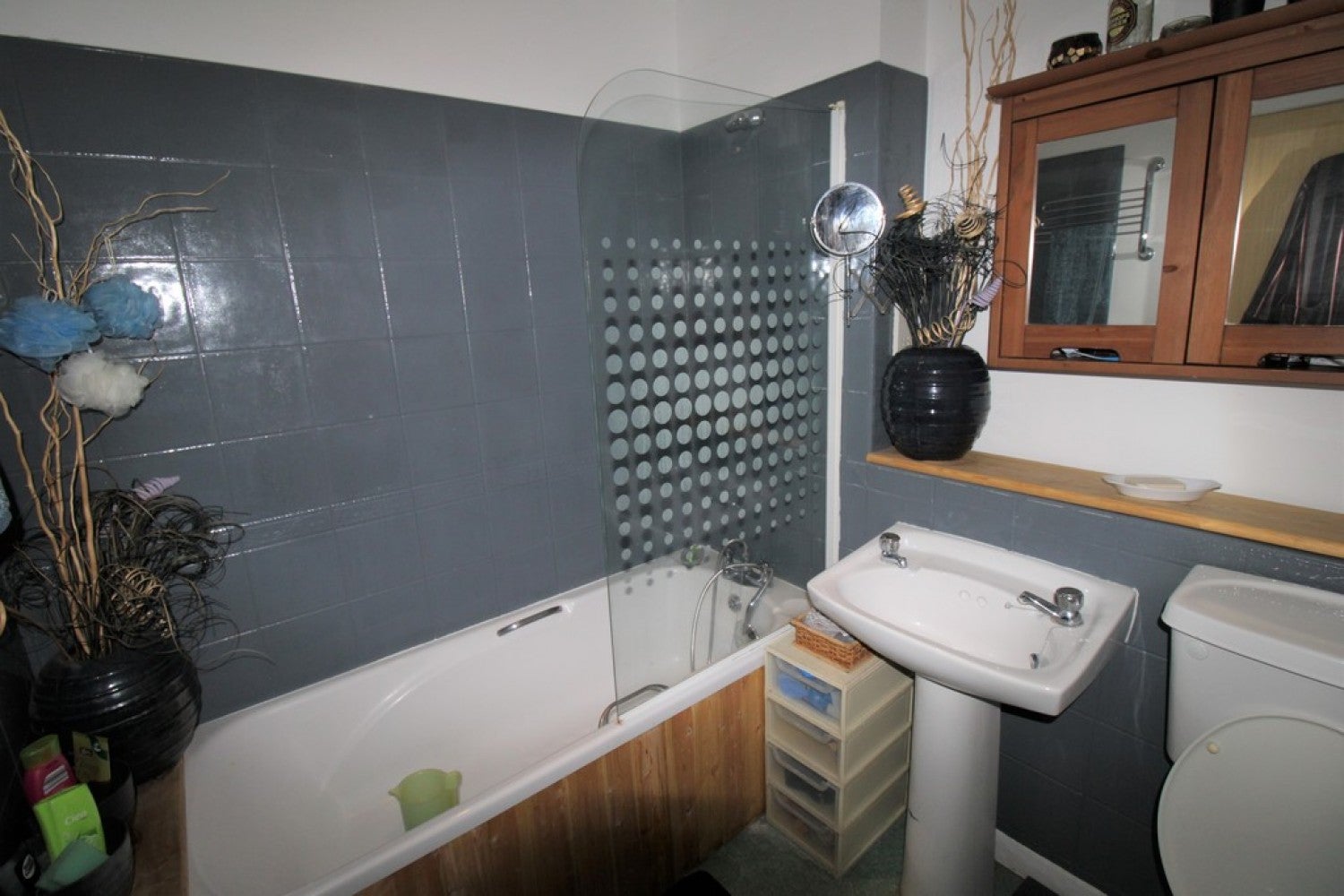 Flat Mollison Drive in Greater London