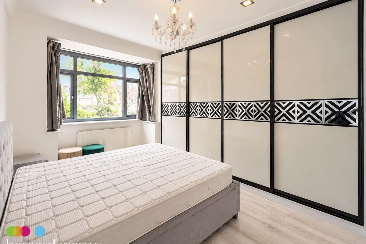 House Link Road in Greater London