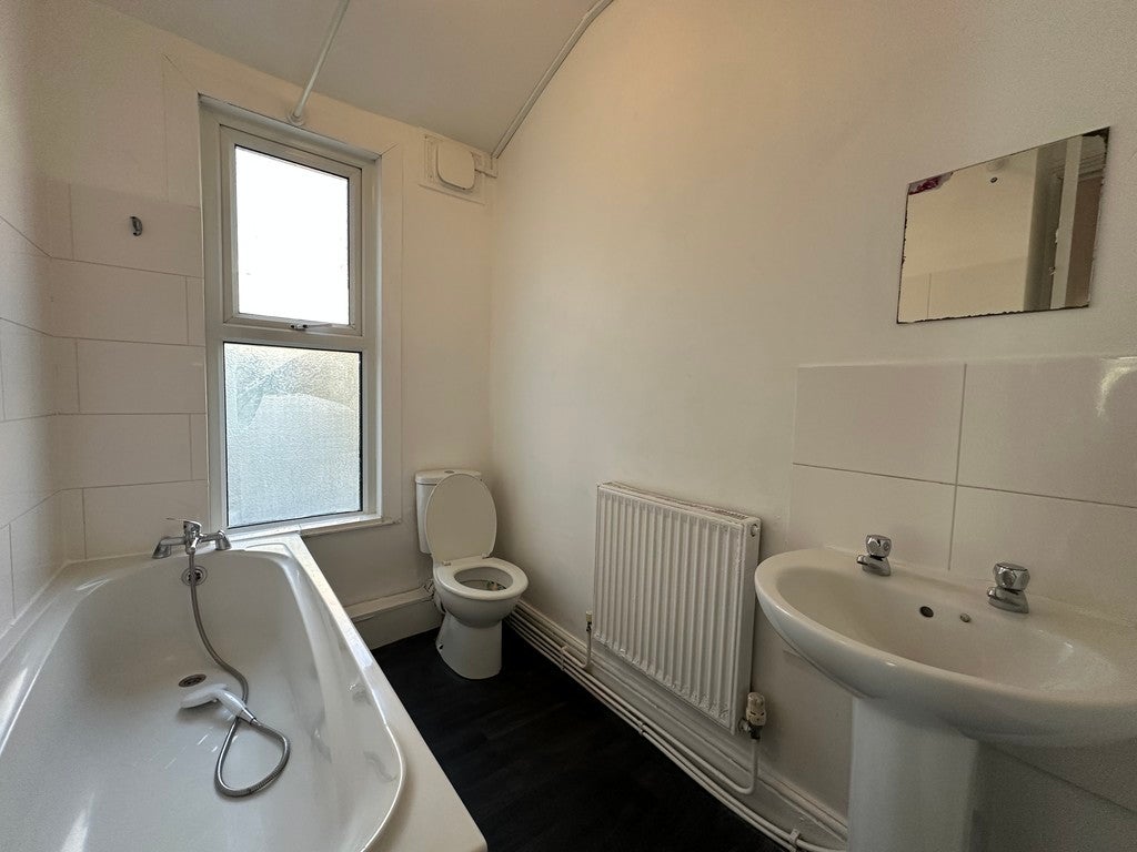 Flat Ripley Road in Greater London