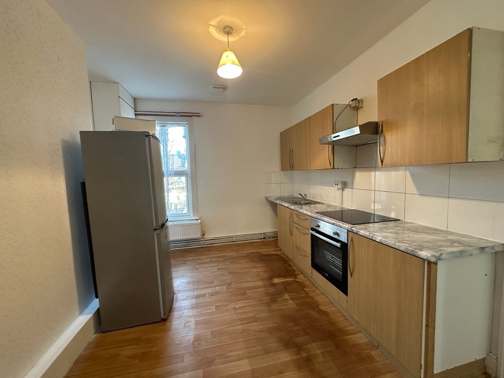 Flat Ripley Road in Greater London