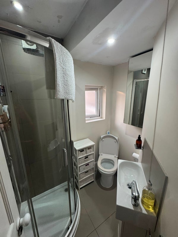 Room Edithna Street in Greater London