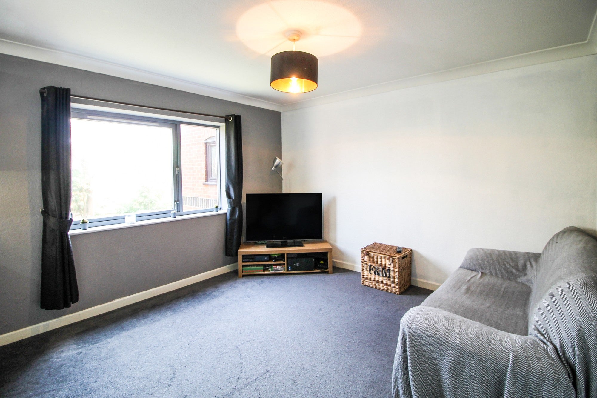 Flat Wetherby Gardens in Rushmoor