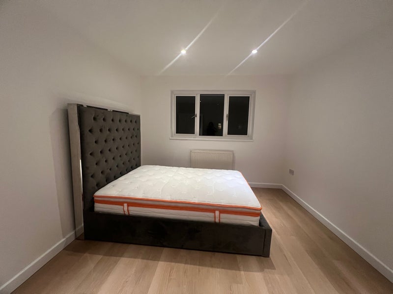 Room Esmeralda Road in Greater London