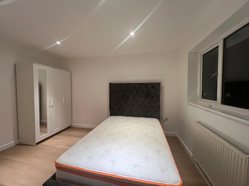 Room Esmeralda Road in Greater London