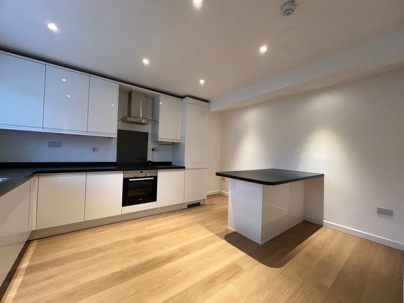 Room Esmeralda Road in Greater London