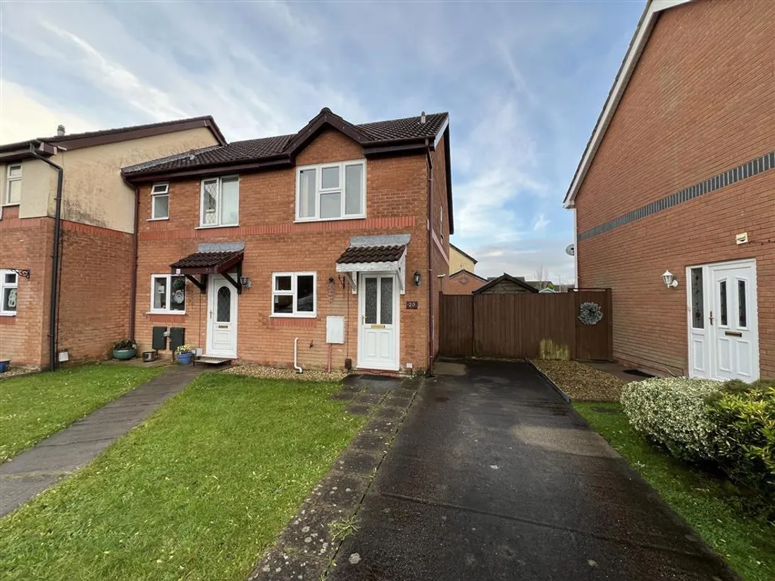 House Ffordd y Gamlas in Gowerton