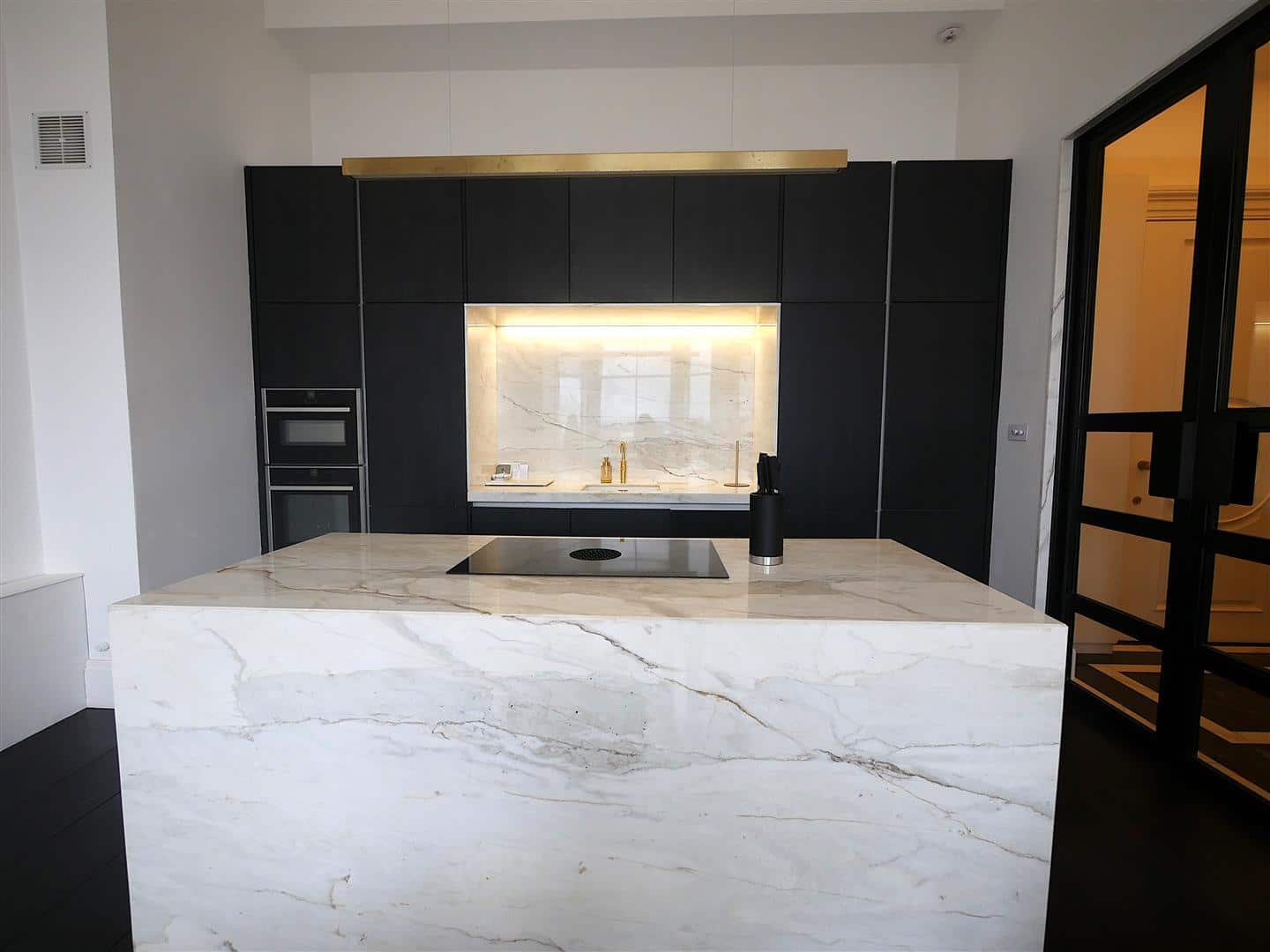 Flat Woodlands Terrace in Glasgow