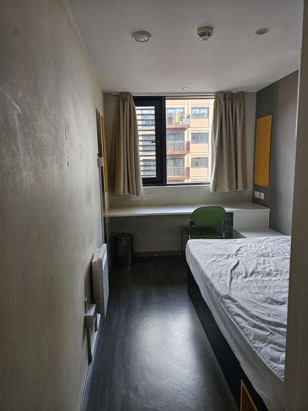 Room Olympic Way in Greater London