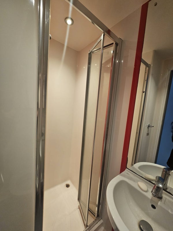 Room Olympic Way in Greater London