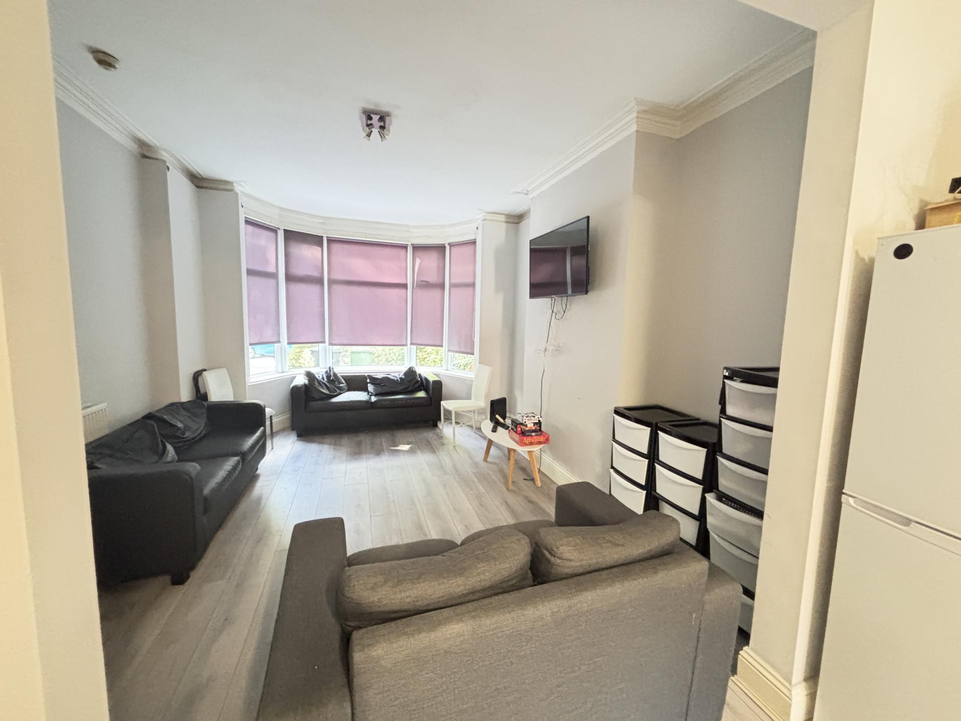 Flat St. Michael's Crescent in Leeds
