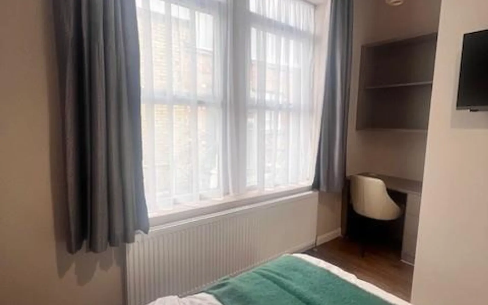 Room Ballards Lane in Greater London
