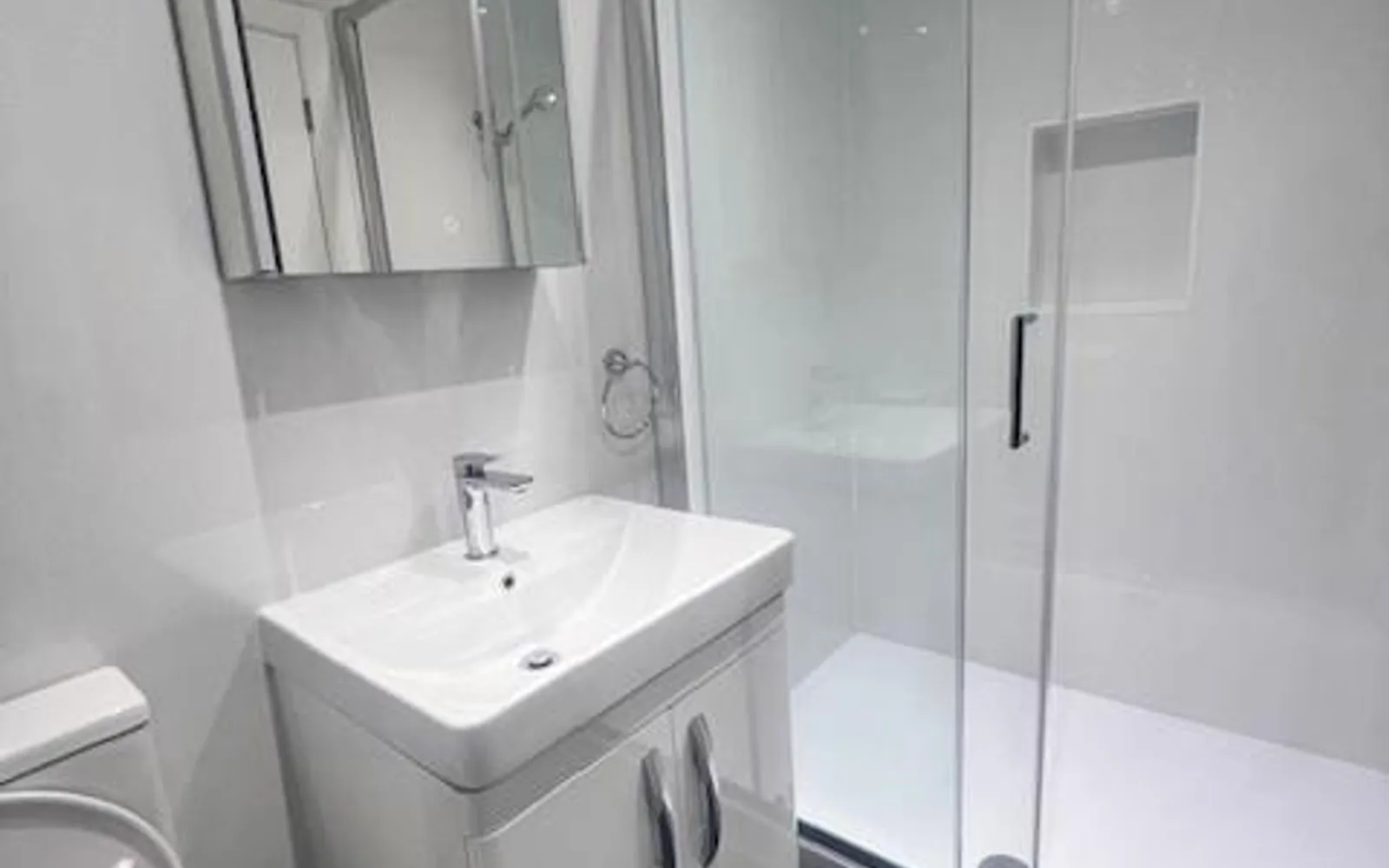 Room Ballards Lane in Greater London