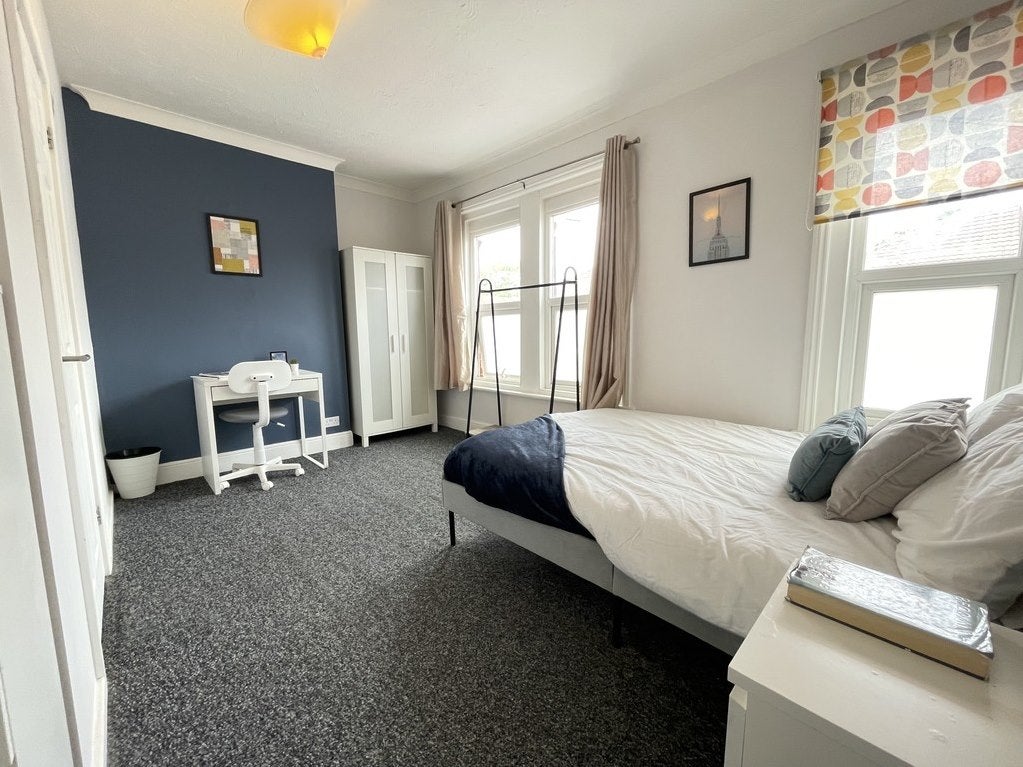 Room Milton Road in Southampton