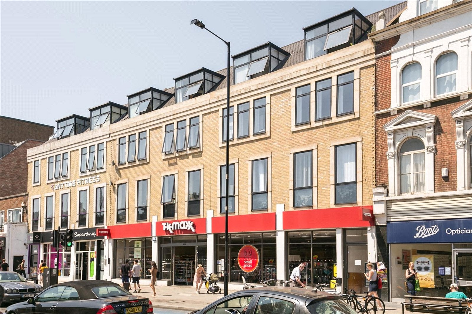 Flat Balham High Road in Greater London