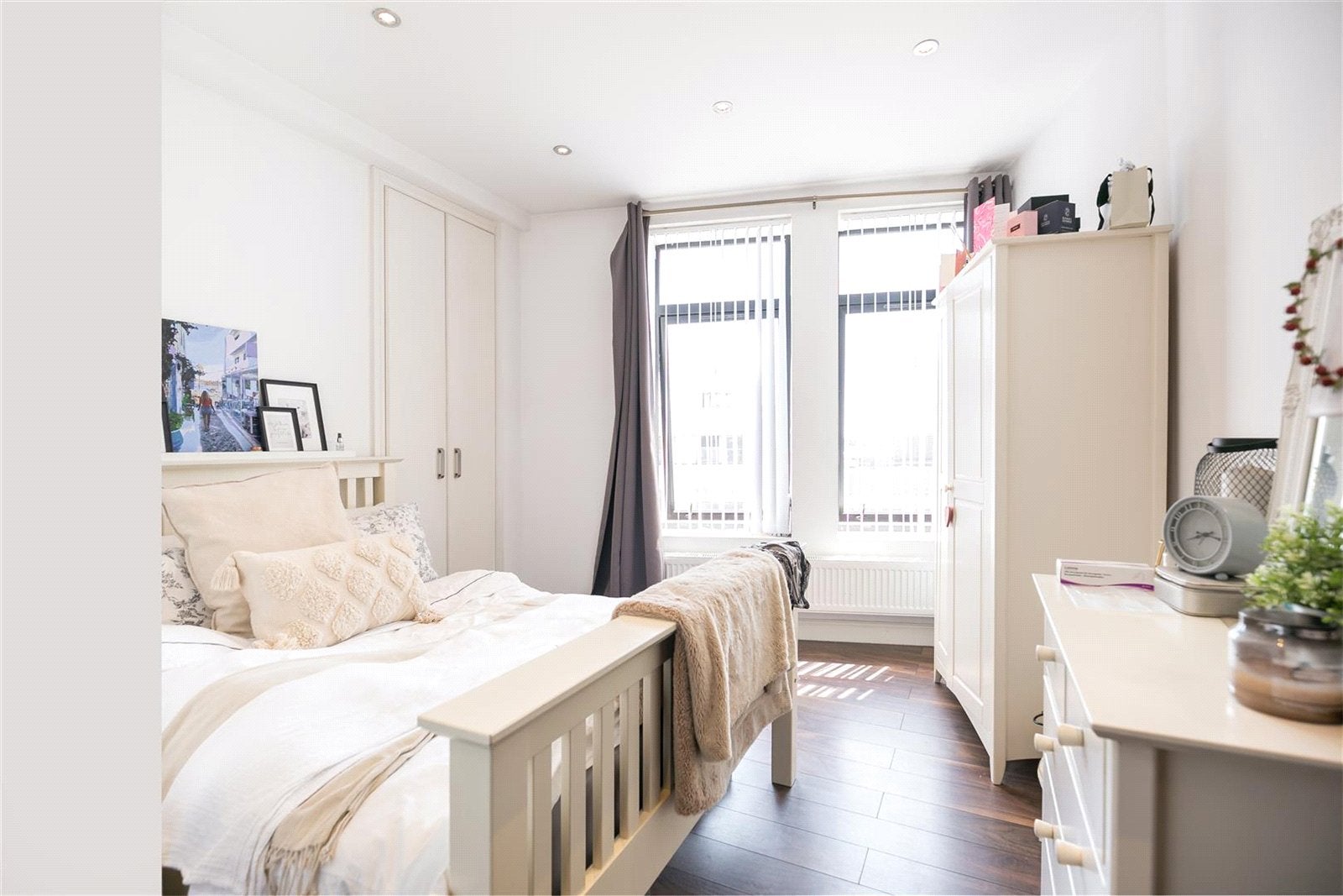 Flat Balham High Road in Greater London