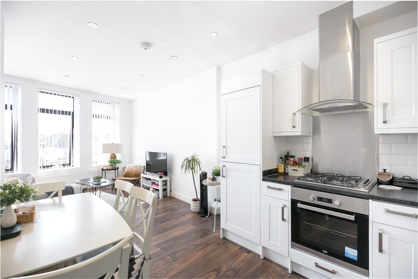 Flat Balham High Road in Greater London