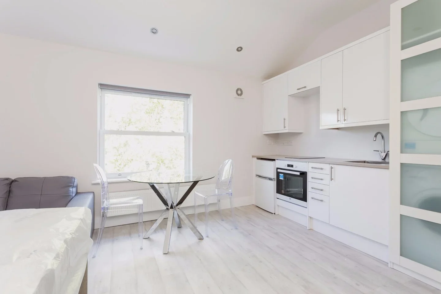 Flat Adolphus Road in Greater London