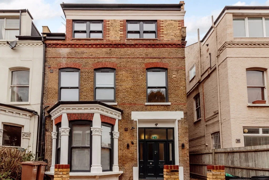 Flat Adolphus Road in Greater London