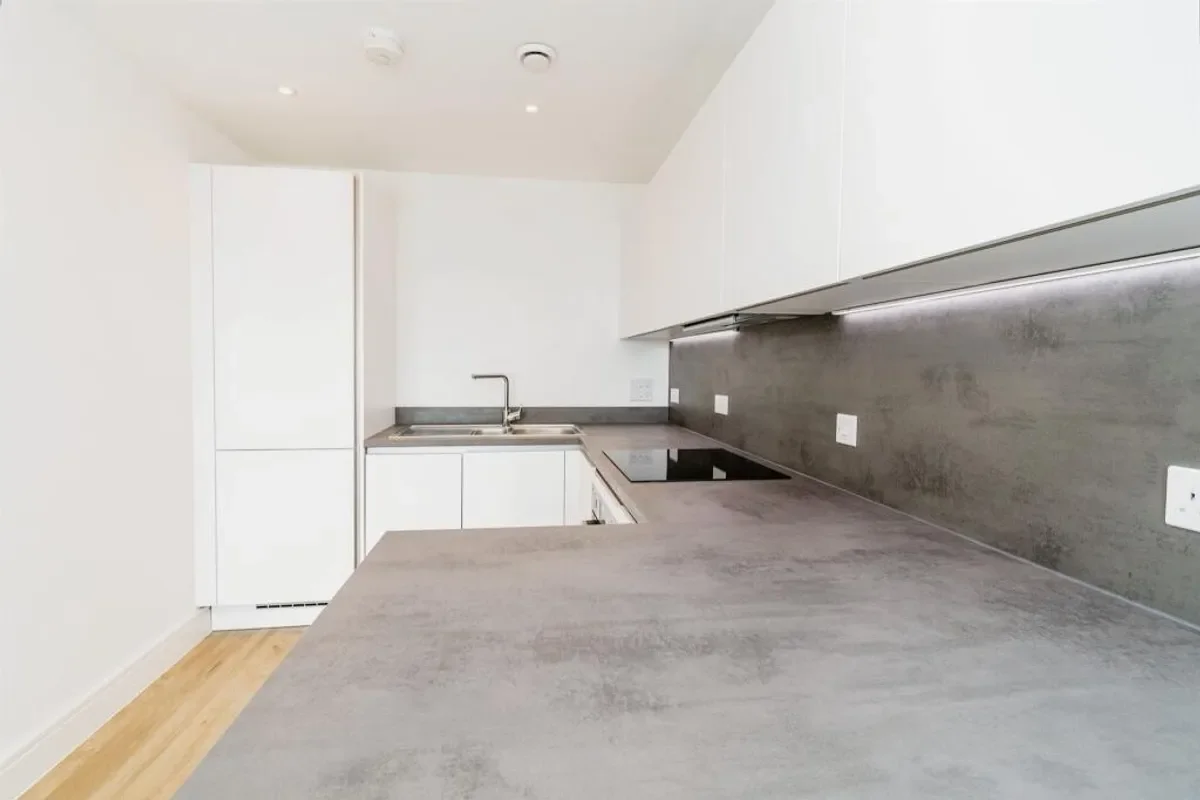 Flat Meridian Way in Southampton