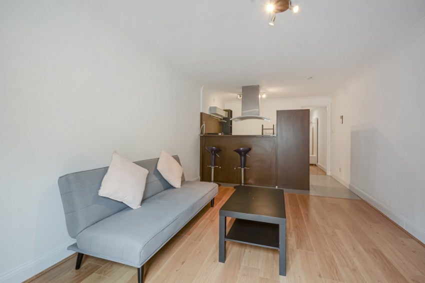 Flat Beatson Walk in Greater London