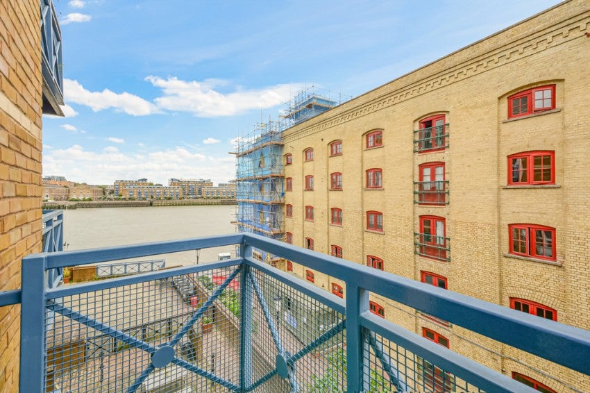 Flat Beatson Walk in Greater London