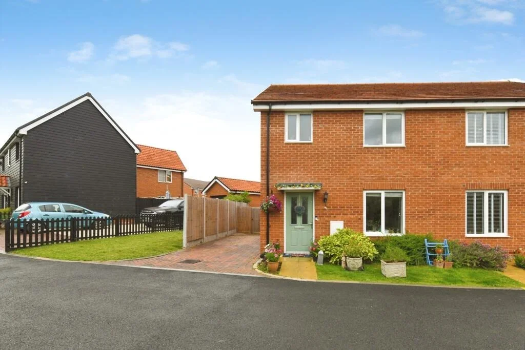 House Acorn Street in Burnham-on-Crouch