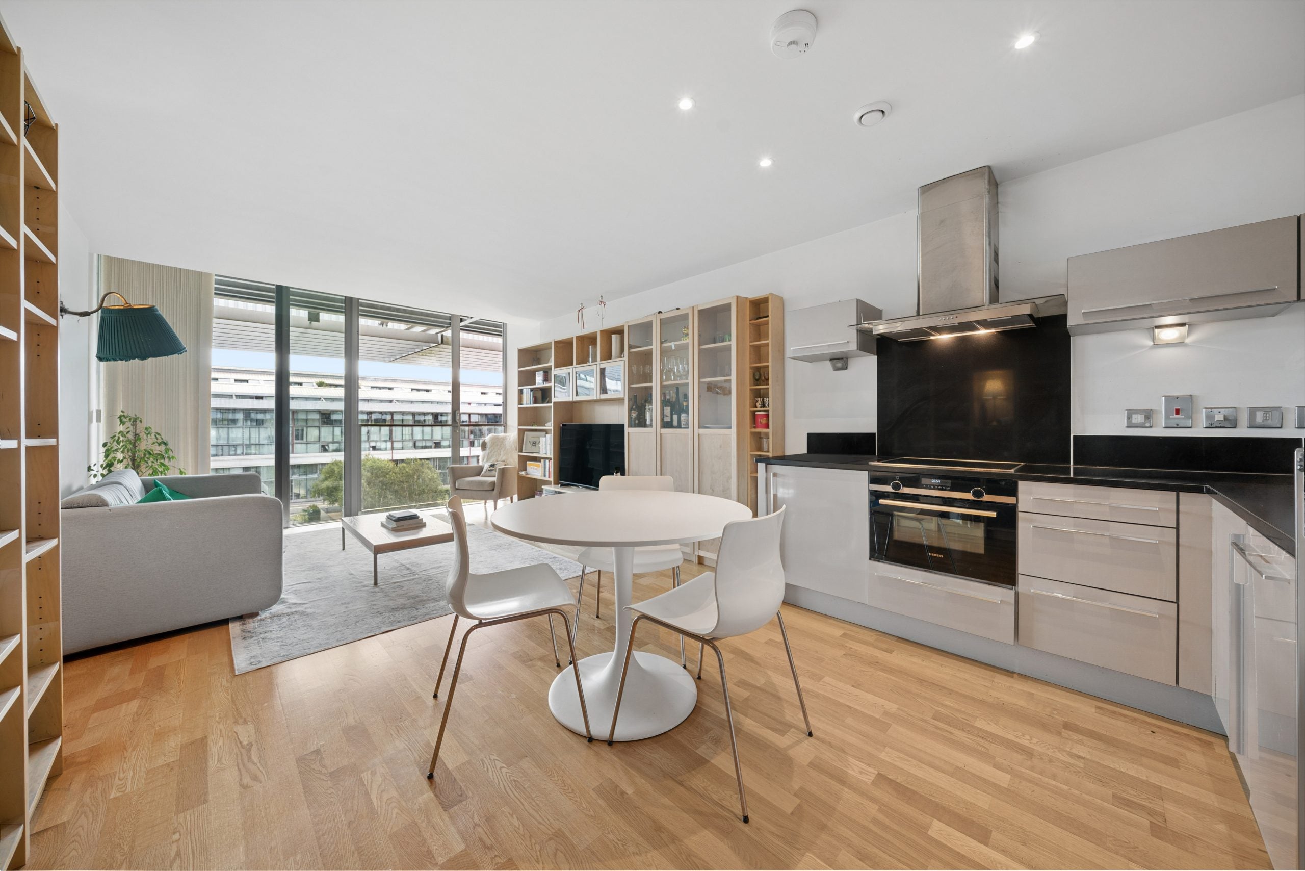 Flat Conewood Street in Greater London