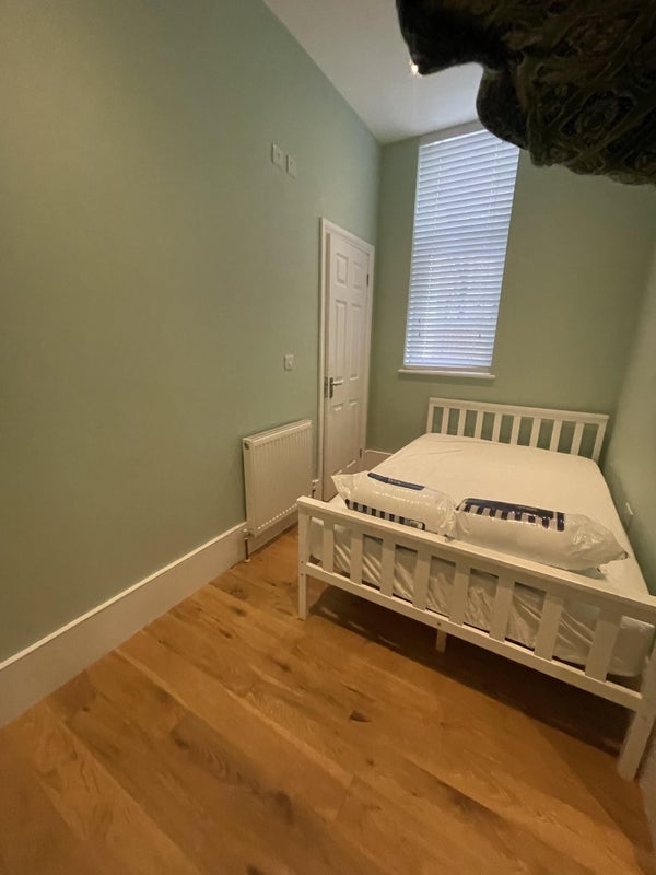 Flat Bevington Road in Greater London