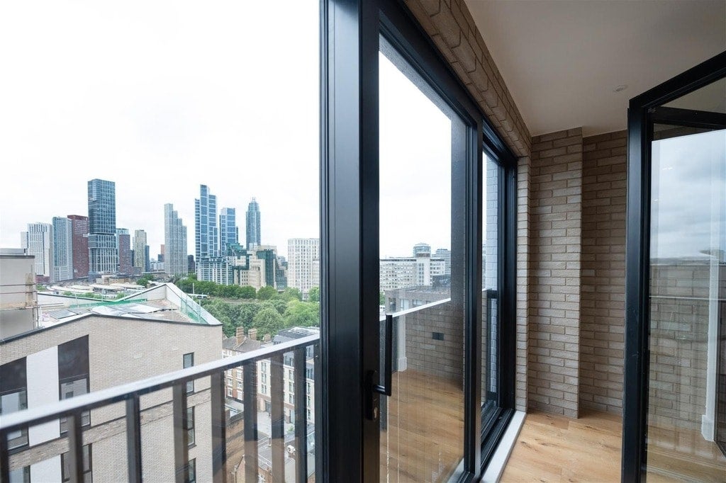 Flat Worgan Street in Greater London