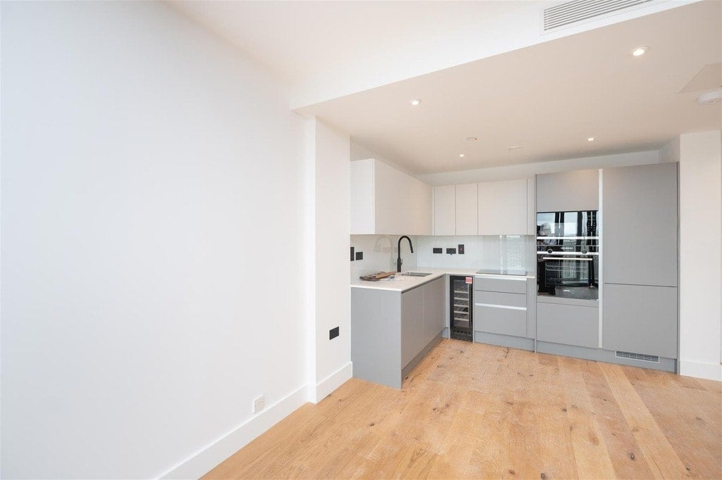 Flat Worgan Street in Greater London