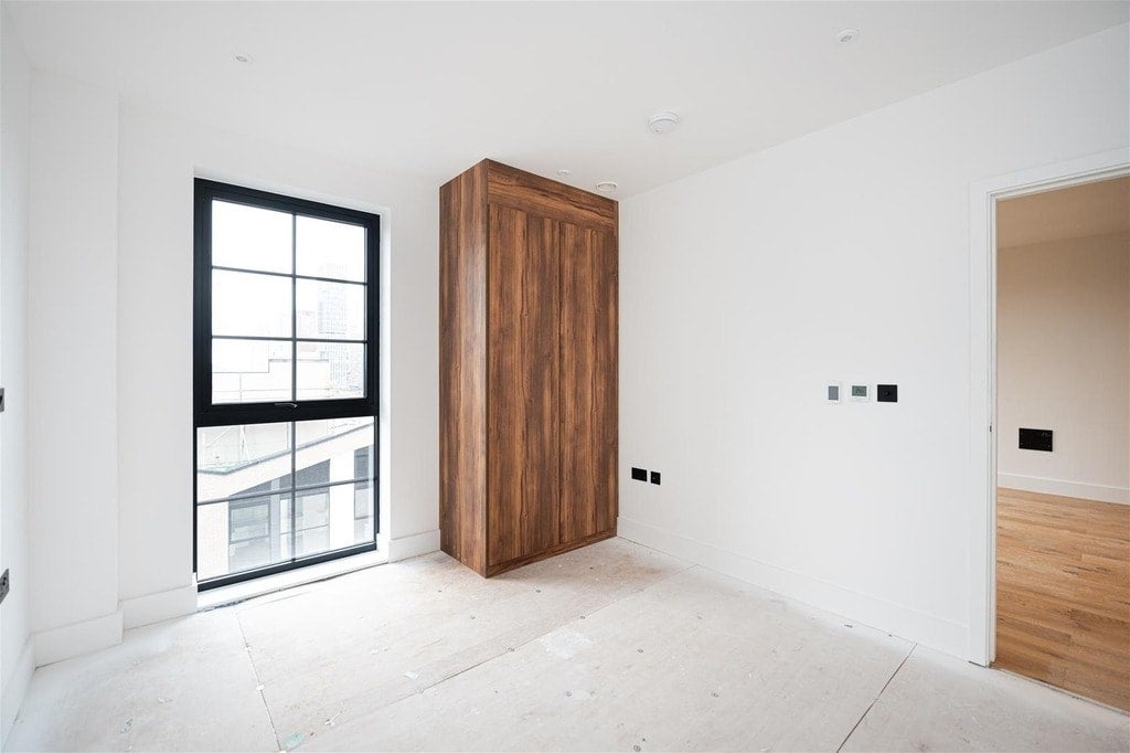 Flat Worgan Street in Greater London