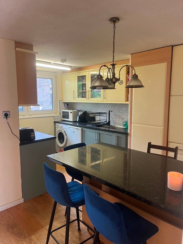 Room Cranleigh Street in Greater London