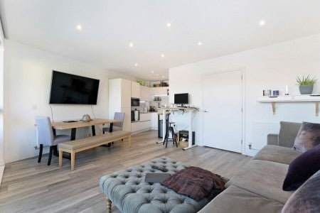 Flat Scena Way in Greater London
