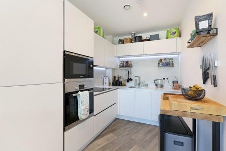 Flat Scena Way in Greater London