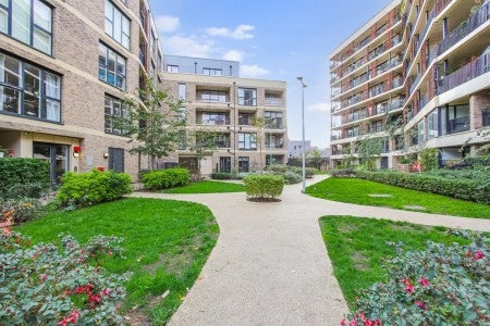 Flat Scena Way in Greater London