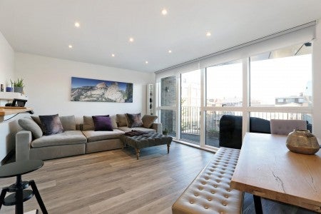 Flat Scena Way in Greater London