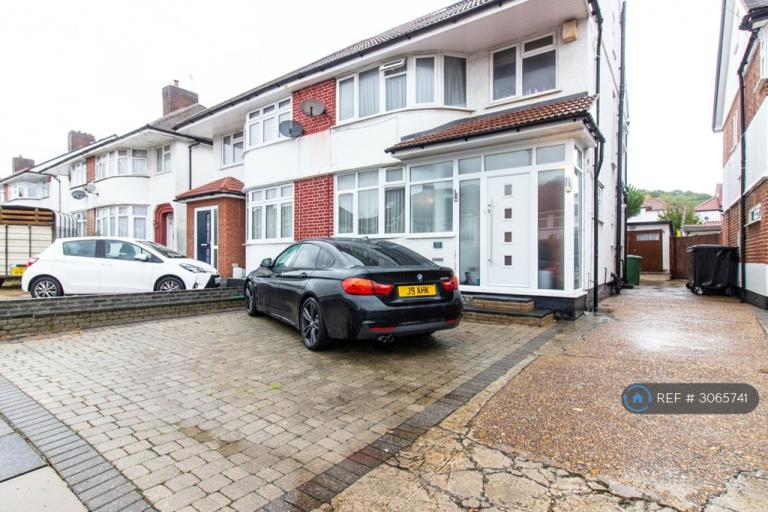 House St Edmunds Drive in Greater London