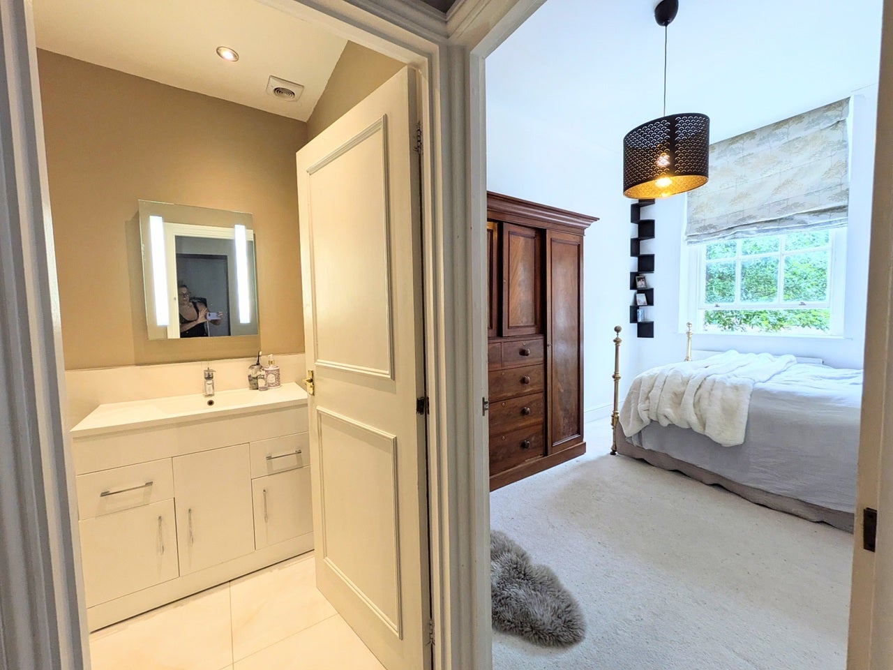 Flat Connaught Mews in Greater London