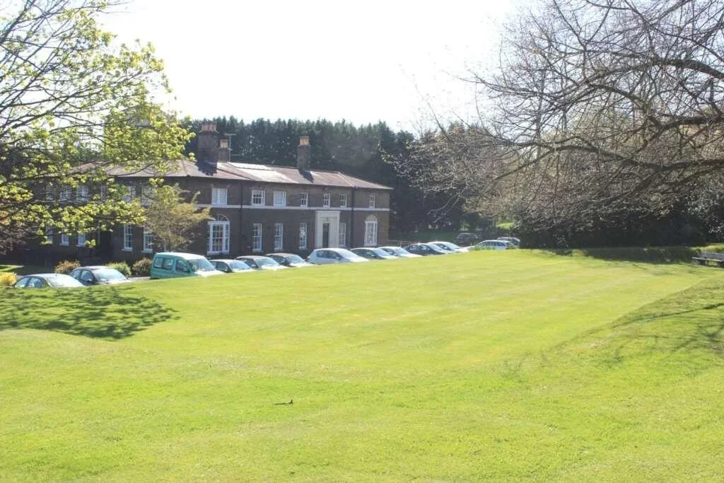 Flat Connaught Mews in Greater London