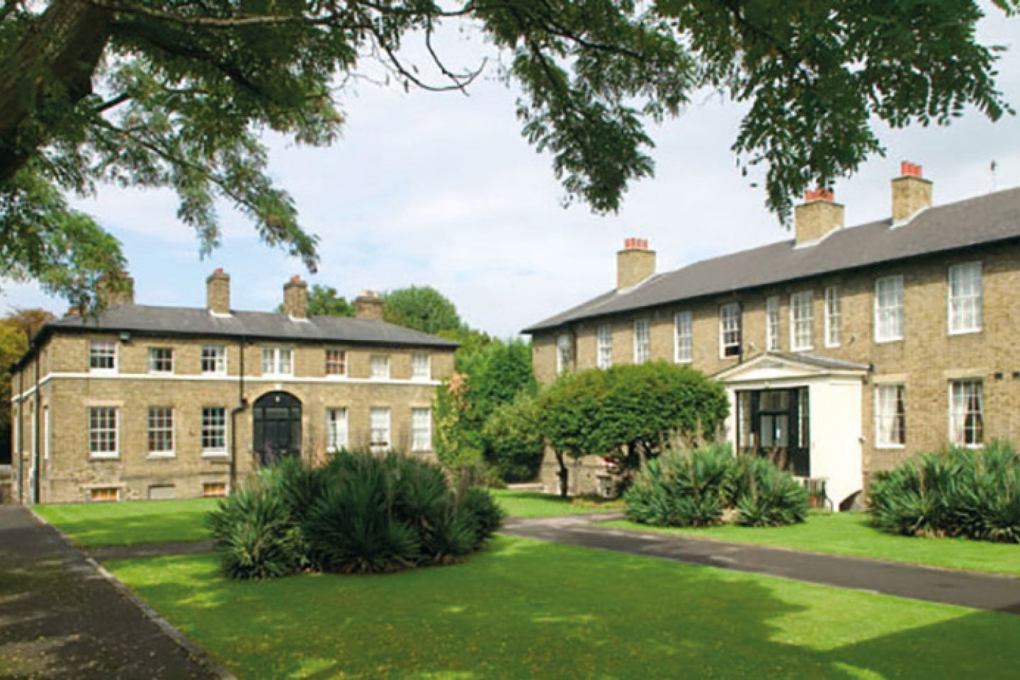 Flat Connaught Mews in Greater London