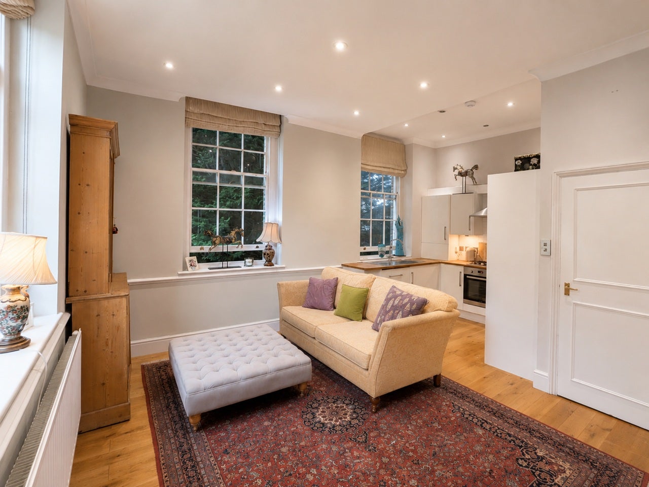 Flat Connaught Mews in Greater London